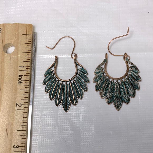 4/$10 Feather Design Hoop Earrings - Picture 2 of 2
